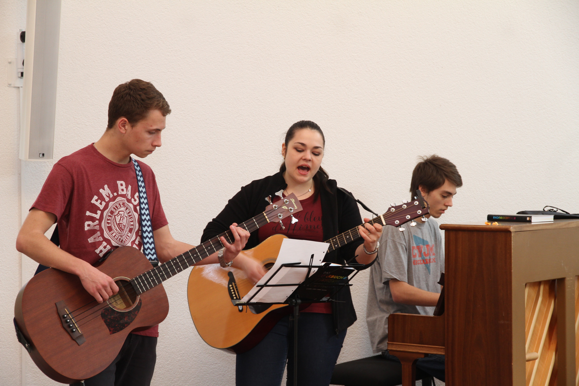 Die CVJM-Band begleitet den Gottesdienst musikalisch